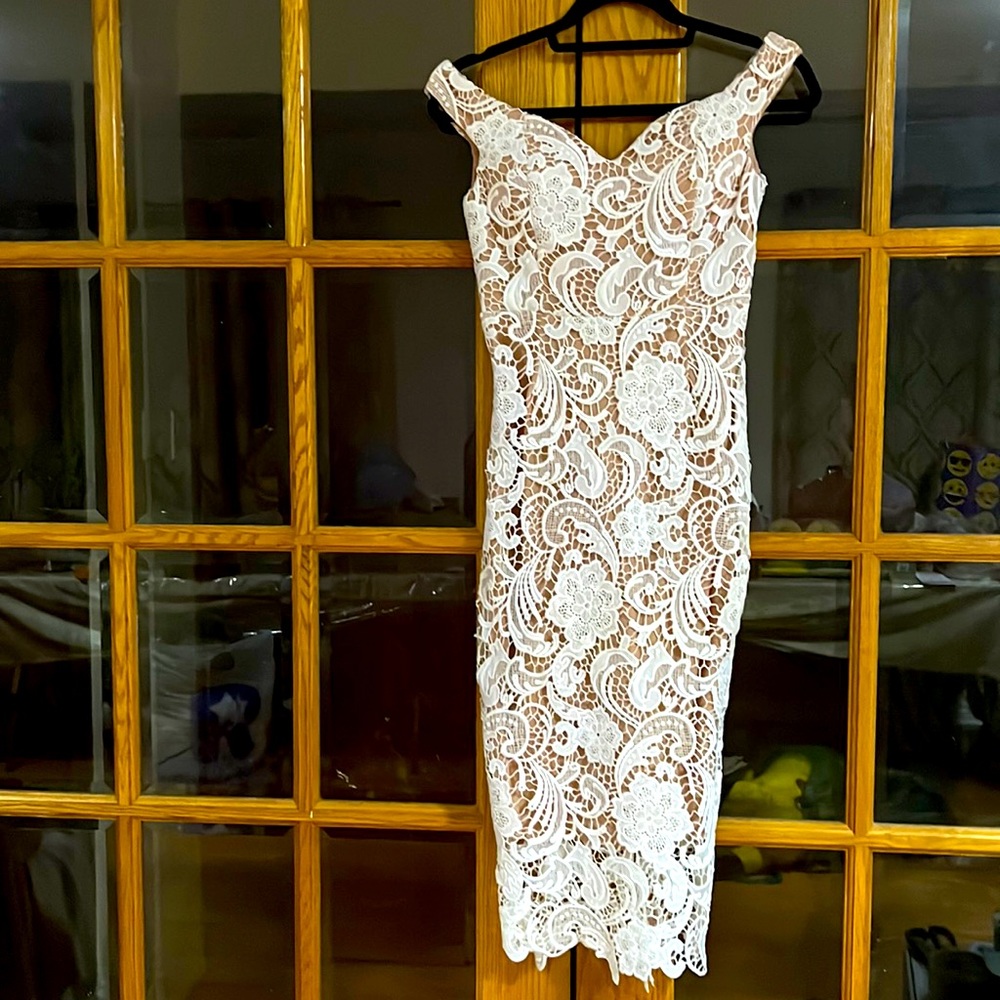 Pre-Owned Lucy Wang dress in great condition.